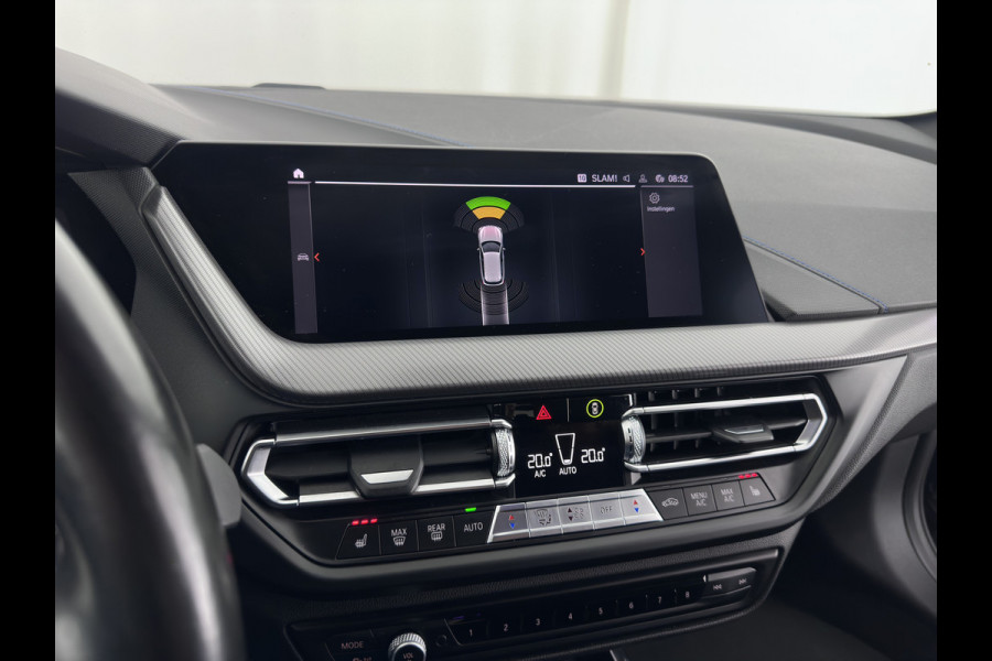 BMW 1-serie M135i xDrive M-Sportpack High Executive Aut. *ALCANTARA-MICROFIBRE | FULL-LED | HEATED-SPORTSEATS | SHIFT-PADDLES | DIGI-COCKPIT | HEAD-UP | NAVI-FULLMAP | DAB+ | PRIVACY-GLASS | AMBIENT-LIGHT | CARBON-INLAY | CARPLAY | 19''ALU*