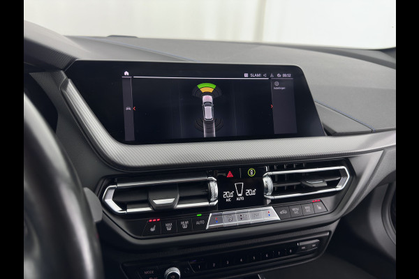 BMW 1-serie M135i xDrive M-Sportpack High Executive Aut. *ALCANTARA-MICROFIBRE | FULL-LED | HEATED-SPORTSEATS | SHIFT-PADDLES | DIGI-COCKPIT | HEAD-UP | NAVI-FULLMAP | DAB+ | PRIVACY-GLASS | AMBIENT-LIGHT | CARBON-INLAY | CARPLAY | 19''ALU*