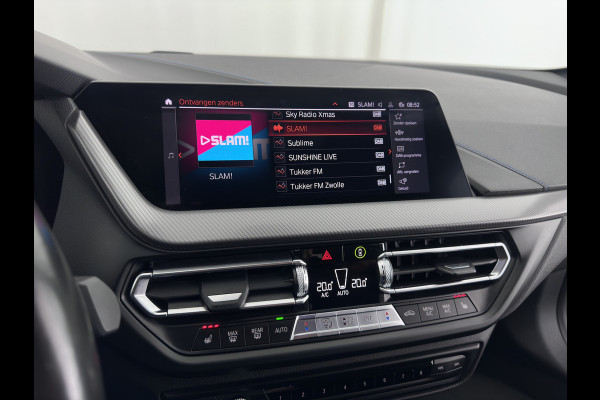 BMW 1-serie M135i xDrive M-Sportpack High Executive Aut. *ALCANTARA-MICROFIBRE | FULL-LED | HEATED-SPORTSEATS | SHIFT-PADDLES | DIGI-COCKPIT | HEAD-UP | NAVI-FULLMAP | DAB+ | PRIVACY-GLASS | AMBIENT-LIGHT | CARBON-INLAY | CARPLAY | 19''ALU*