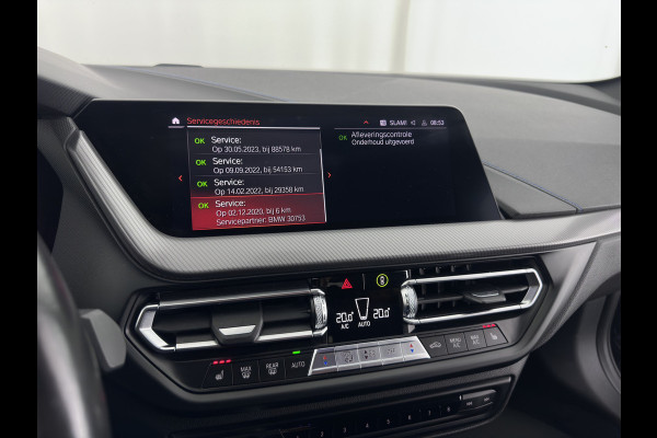 BMW 1-serie M135i xDrive M-Sportpack High Executive Aut. *ALCANTARA-MICROFIBRE | FULL-LED | HEATED-SPORTSEATS | SHIFT-PADDLES | DIGI-COCKPIT | HEAD-UP | NAVI-FULLMAP | DAB+ | PRIVACY-GLASS | AMBIENT-LIGHT | CARBON-INLAY | CARPLAY | 19''ALU*