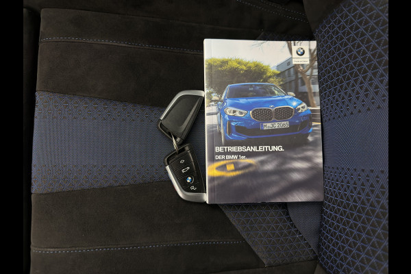 BMW 1-serie M135i xDrive M-Sportpack High Executive Aut. *ALCANTARA-MICROFIBRE | FULL-LED | HEATED-SPORTSEATS | SHIFT-PADDLES | DIGI-COCKPIT | HEAD-UP | NAVI-FULLMAP | DAB+ | PRIVACY-GLASS | AMBIENT-LIGHT | CARBON-INLAY | CARPLAY | 19''ALU*