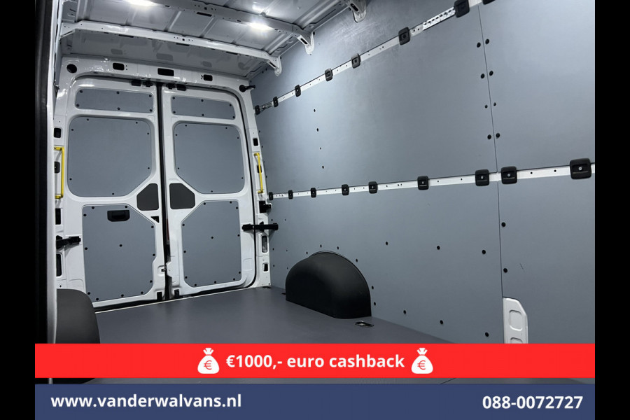 Volkswagen Crafter 2.0 TDI 140 pk Automaat L4H3 L3H2 Euro6 Airco | Camera | Apple Carplay Android Auto, Chauffeursstoel, Stoelverwarming, 3000kg Trekhaak
