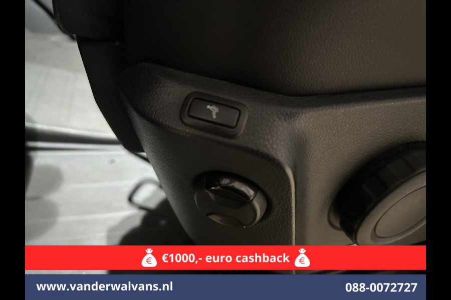Volkswagen Crafter 2.0 TDI 140 pk L3H3 L2H2 Euro6 Airco | Camera | Navigatie | Apple Carplay | Massagestoel Android Auto, Parkeersensoren, 3000kg trekvermogen Volkswagen Crafter 2.0 TDI 140 pk L3H3 L2H2 Euro6 Airco | Camera | Navigatie | Apple Carplay | Massagestoel Android Auto, Parkeersensoren, 3000kg trekvermogen