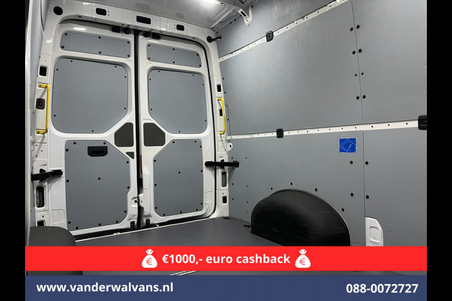 Volkswagen Crafter 2.0 TDI 140 pk L3H3 L2H2 Euro6 Airco | Camera | Navigatie | Apple Carplay | Massagestoel Android Auto, Parkeersensoren, 3000kg trekvermogen Volkswagen Crafter 2.0 TDI 140 pk L3H3 L2H2 Euro6 Airco | Camera | Navigatie | Apple Carplay | Massagestoel Android Auto, Parkeersensoren, 3000kg trekvermogen