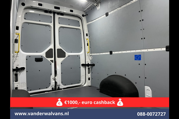 Volkswagen Crafter 2.0 TDI 140 pk L3H3 L2H2 Euro6 Airco | Camera | Navigatie | Apple Carplay | Massagestoel Android Auto, Parkeersensoren, 3000kg trekvermogen Volkswagen Crafter 2.0 TDI 140 pk L3H3 L2H2 Euro6 Airco | Camera | Navigatie | Apple Carplay | Massagestoel Android Auto, Parkeersensoren, 3000kg trekvermogen