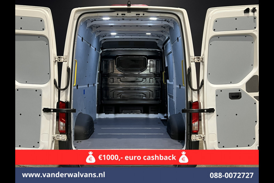Volkswagen Crafter 2.0 TDI 140 pk L3H3 L2H2 Euro6 Airco | Camera | Navigatie | Apple Carplay | Massagestoel Android Auto, Parkeersensoren, 3000kg trekvermogen Volkswagen Crafter 2.0 TDI 140 pk L3H3 L2H2 Euro6 Airco | Camera | Navigatie | Apple Carplay | Massagestoel Android Auto, Parkeersensoren, 3000kg trekvermogen