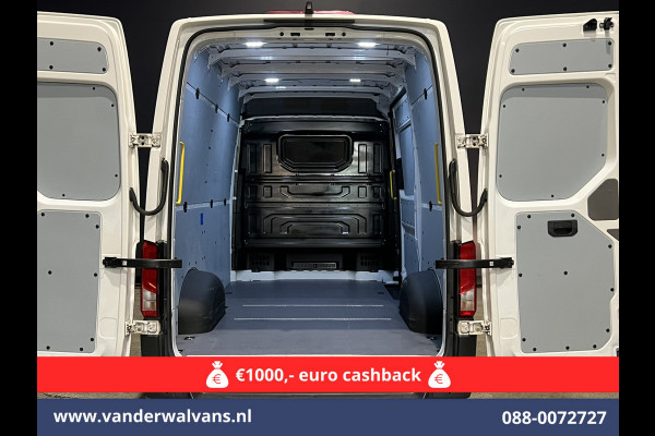 Volkswagen Crafter 2.0 TDI 140 pk L3H3 L2H2 Euro6 Airco | Camera | Navigatie | Apple Carplay | Massagestoel Android Auto, Parkeersensoren, 3000kg trekvermogen Volkswagen Crafter 2.0 TDI 140 pk L3H3 L2H2 Euro6 Airco | Camera | Navigatie | Apple Carplay | Massagestoel Android Auto, Parkeersensoren, 3000kg trekvermogen