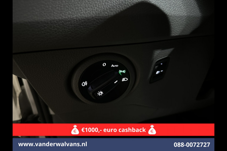 Volkswagen Crafter 2.0 TDI 140 pk L3H3 L2H2 Euro6 Airco | Camera | Navigatie | Apple Carplay | Massagestoel Android Auto, Parkeersensoren, 3000kg trekvermogen Volkswagen Crafter 2.0 TDI 140 pk L3H3 L2H2 Euro6 Airco | Camera | Navigatie | Apple Carplay | Massagestoel Android Auto, Parkeersensoren, 3000kg trekvermogen