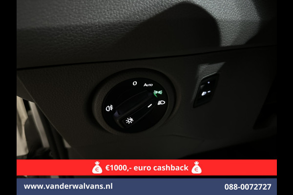 Volkswagen Crafter 2.0 TDI 140 pk L3H3 L2H2 Euro6 Airco | Camera | Navigatie | Apple Carplay | Massagestoel Android Auto, Parkeersensoren, 3000kg trekvermogen Volkswagen Crafter 2.0 TDI 140 pk L3H3 L2H2 Euro6 Airco | Camera | Navigatie | Apple Carplay | Massagestoel Android Auto, Parkeersensoren, 3000kg trekvermogen