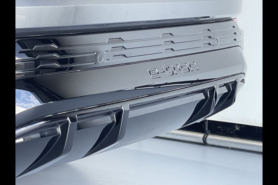 Audi Q8 Sportback e-tron 50 quattro S Edition 95 kWh / Panorama Dak / Camera