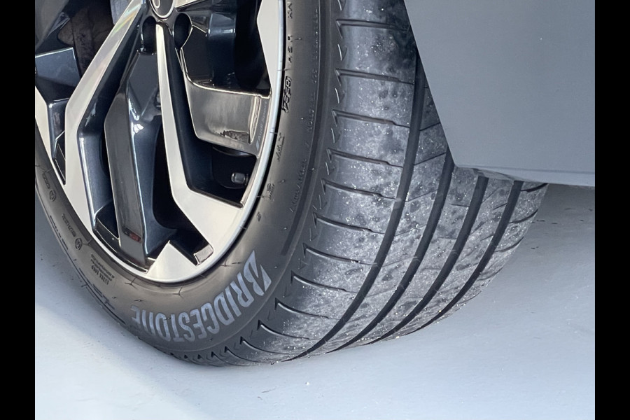 Audi Q8 Sportback e-tron 50 quattro S Edition 95 kWh / Panorama Dak / Camera