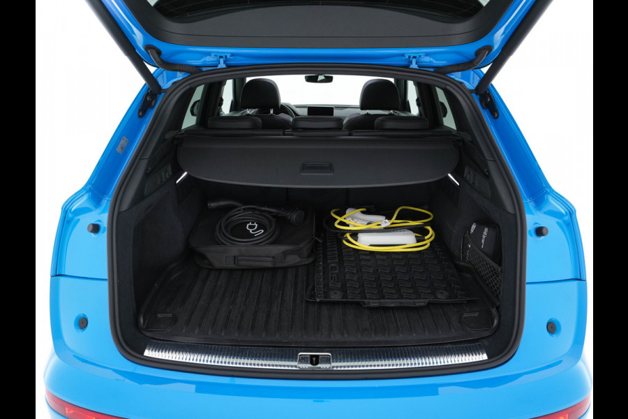 Audi Q5 Audi Q5 50 TFSI e S-Line Black-Edition Quattro Plug-In (INCL-BTW) *PANO | LEATHER-FABRIC | FULL-LED | DIGI-COCKPIT | NAVI-FULLMAP | HEATED-SPORTSEATS | KEYLESS | DAB+ | CAMERA | PRIVACY-GLASS | SHIFT-PADDLES | ECC | AMBIENT-LIGHT | PDC | CRUISE . Audi Q5 Audi Q5 50 TFSI e S-Line Black-Edition Quattro Plug-In (INCL-BTW) *PANO | LEATHER-FABRIC | FULL-LED | DIGI-COCKPIT | NAVI-FULLMAP | HEATED-SPORTSEATS | KEYLESS | DAB+ | CAMERA | PRIVACY-GLASS | SHIFT-PADDLES | ECC | AMBIENT-LIGHT | PDC | CRUISE .