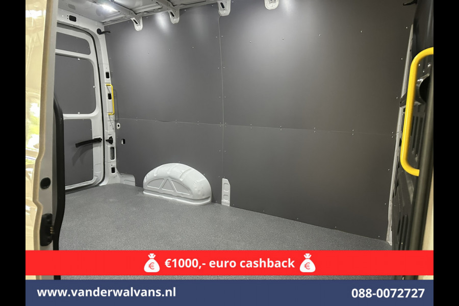Volkswagen Crafter 2.0 TDI 140pk L3H3 L2H2 Euro6 Airco | Camera | Apple carplay | Android auto bijrijdersbank, 3000kg trekvermogen Volkswagen Crafter 2.0 TDI 140pk L3H3 L2H2 Euro6 Airco | Camera | Apple carplay | Android auto bijrijdersbank, 3000kg trekvermogen