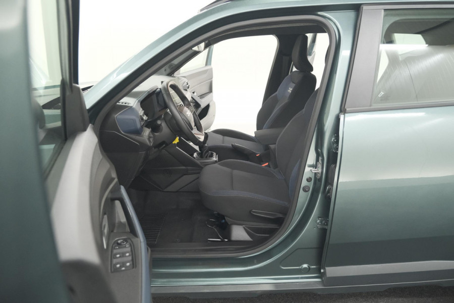 Dacia Duster Mild Hybrid 130 Expression | Camera | Stoelverwarming | Apple Carplay | Navigatie Dacia Duster Mild Hybrid 130 Expression | Camera | Stoelverwarming | Apple Carplay | Navigatie