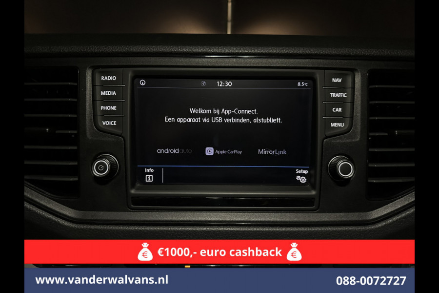 Volkswagen Crafter 2.0 TDI 141pk L3H3 L2H2 Euro6 Airco | Navigatie | Apple Carplay | Cruisecontrol Android Auto, Bijrijdersbank, 3000kg trekvermogen, zilver