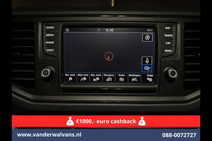 Volkswagen Crafter 2.0 TDI 141pk L3H3 L2H2 Euro6 Airco | Navigatie | Apple Carplay | Cruisecontrol Android Auto, Bijrijdersbank, 3000kg trekvermogen, zilver
