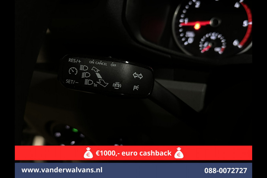 Volkswagen Crafter 2.0 TDI 141pk L3H3 L2H2 Euro6 Airco | Navigatie | Apple Carplay | Cruisecontrol Android Auto, Bijrijdersbank, 3000kg trekvermogen, zilver