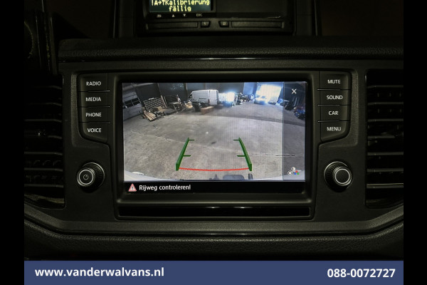 Volkswagen Crafter 2.0 TDI 140pk L3H3 L2H2 Euro6 Airco | 3000kg Trekhaak | Camera | Leder stuurwiel adaptieve cruisecontrol, stuurwielverwarming, chauffeursstoel, apple carplay, android auto