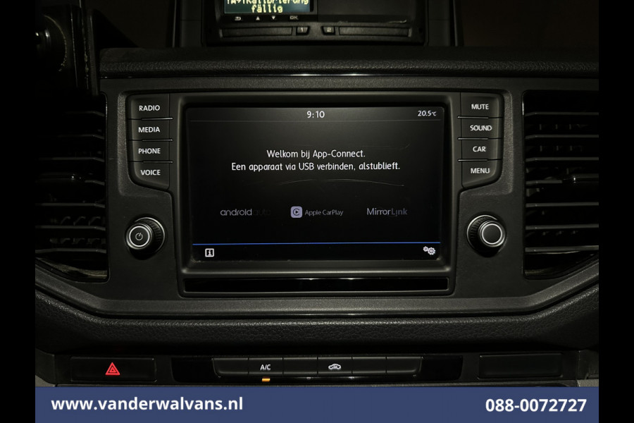 Volkswagen Crafter 2.0 TDI 140pk L3H3 L2H2 Euro6 Airco | 3000kg Trekhaak | Camera | Leder stuurwiel adaptieve cruisecontrol, stuurwielverwarming, chauffeursstoel, apple carplay, android auto