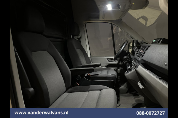 Volkswagen Crafter 2.0 TDI 140pk L3H3 L2H2 Euro6 Airco | 3000kg Trekhaak | Camera | Leder stuurwiel adaptieve cruisecontrol, stuurwielverwarming, chauffeursstoel, apple carplay, android auto