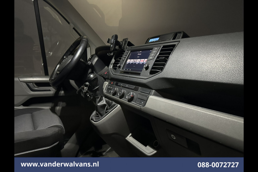 Volkswagen Crafter 2.0 TDI 140pk L3H3 L2H2 Euro6 Airco | 3000kg Trekhaak | Camera | Leder stuurwiel adaptieve cruisecontrol, stuurwielverwarming, chauffeursstoel, apple carplay, android auto