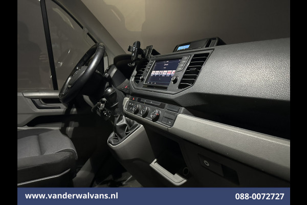 Volkswagen Crafter 2.0 TDI 140pk L3H3 L2H2 Euro6 Airco | 3000kg Trekhaak | Camera | Leder stuurwiel adaptieve cruisecontrol, stuurwielverwarming, chauffeursstoel, apple carplay, android auto