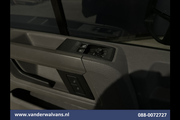 Volkswagen Crafter 2.0 TDI 140pk L3H3 L2H2 Euro6 Airco | 3000kg Trekhaak | Camera | Leder stuurwiel adaptieve cruisecontrol, stuurwielverwarming, chauffeursstoel, apple carplay, android auto