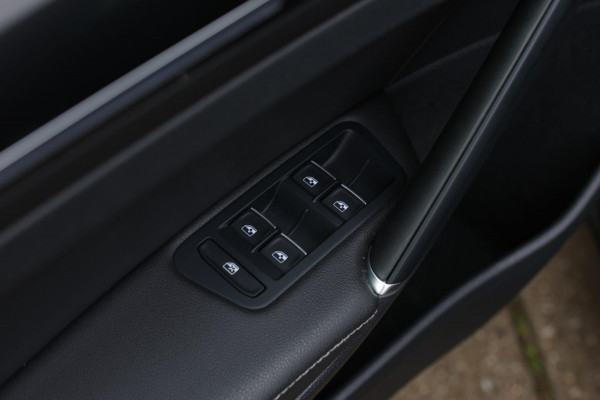 Volkswagen Golf 2.0 TSI 4Motion R *Pano*Dynaudio*Keyless*1e eigenaar*