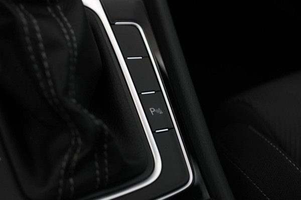 Volkswagen Golf 2.0 TSI 4Motion R *Pano*Dynaudio*Keyless*1e eigenaar*