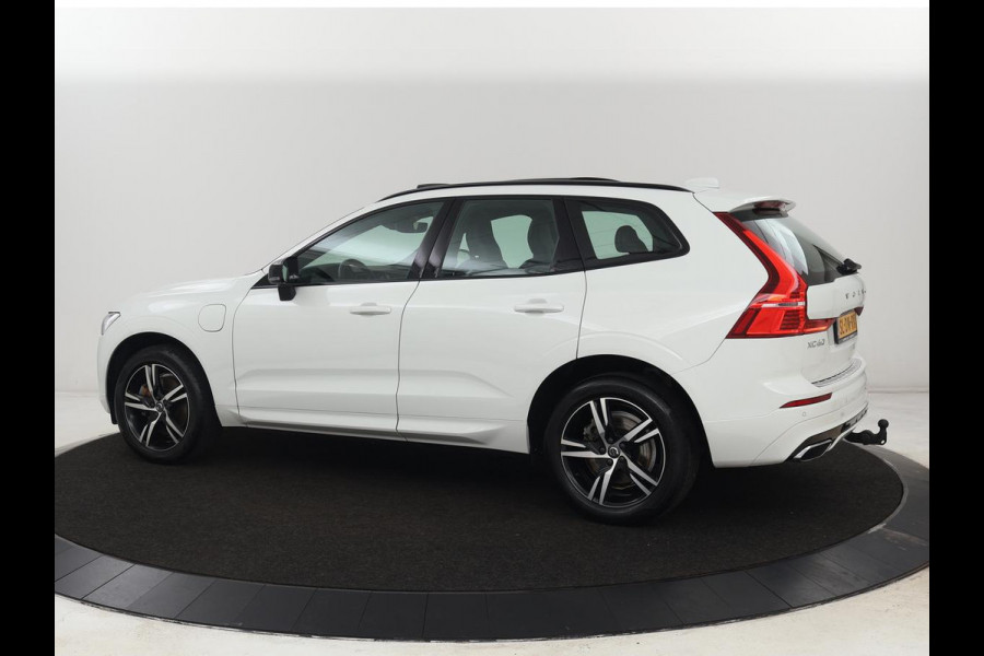 Volvo XC60 2.0 Recharge T8 AWD R-Design | Panoramadak | Trekhaak | Adaptive cruise | Stoelverwarming | Carplay | Harman/Kardon | Navigatie | Memory | Sportstoelen | Achterbankverwarming | PHEV | Plug In
