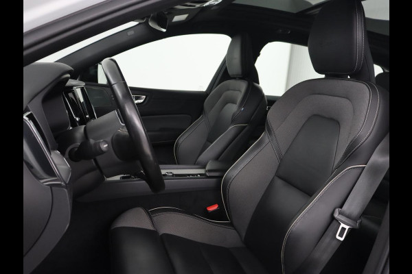 Volvo XC60 2.0 Recharge T8 AWD R-Design | Panoramadak | Trekhaak | Adaptive cruise | Stoelverwarming | Carplay | Harman/Kardon | Navigatie | Memory | Sportstoelen | Achterbankverwarming | PHEV | Plug In