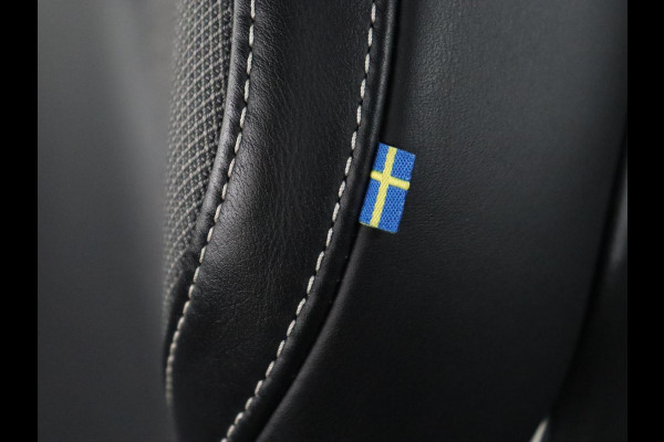 Volvo XC60 2.0 Recharge T8 AWD R-Design | Panoramadak | Trekhaak | Adaptive cruise | Stoelverwarming | Carplay | Harman/Kardon | Navigatie | Memory | Sportstoelen | Achterbankverwarming | PHEV | Plug In