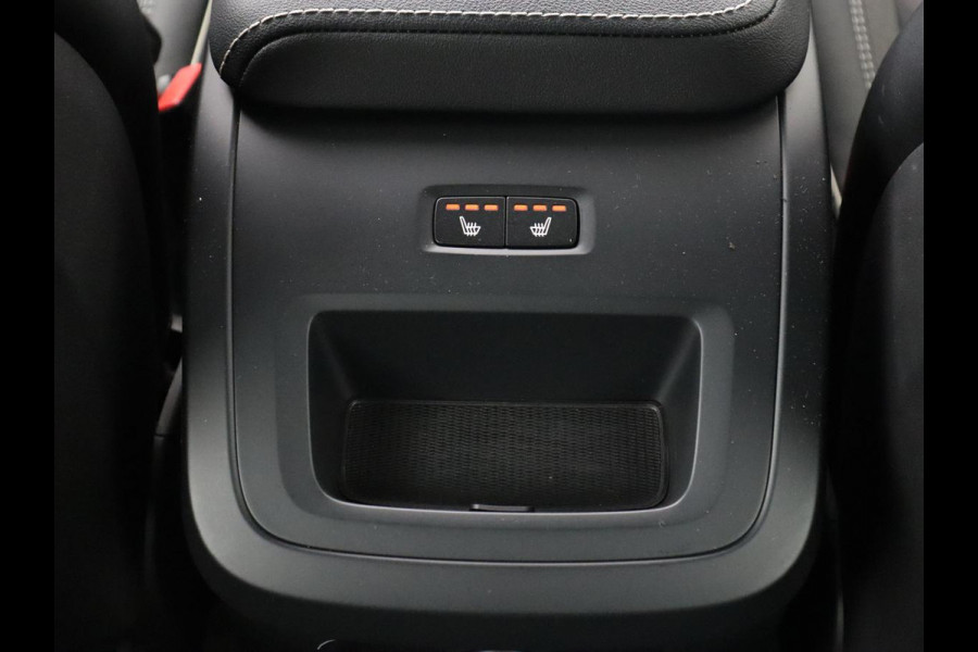 Volvo XC60 2.0 Recharge T8 AWD R-Design | Panoramadak | Trekhaak | Adaptive cruise | Stoelverwarming | Carplay | Harman/Kardon | Navigatie | Memory | Sportstoelen | Achterbankverwarming | PHEV | Plug In