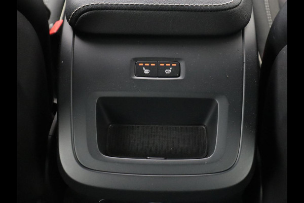 Volvo XC60 2.0 Recharge T8 AWD R-Design | Panoramadak | Trekhaak | Adaptive cruise | Stoelverwarming | Carplay | Harman/Kardon | Navigatie | Memory | Sportstoelen | Achterbankverwarming | PHEV | Plug In