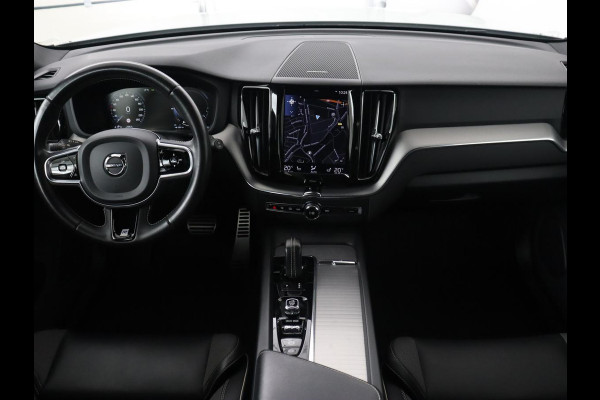 Volvo XC60 2.0 Recharge T8 AWD R-Design | Panoramadak | Trekhaak | Adaptive cruise | Stoelverwarming | Carplay | Harman/Kardon | Navigatie | Memory | Sportstoelen | Achterbankverwarming | PHEV | Plug In