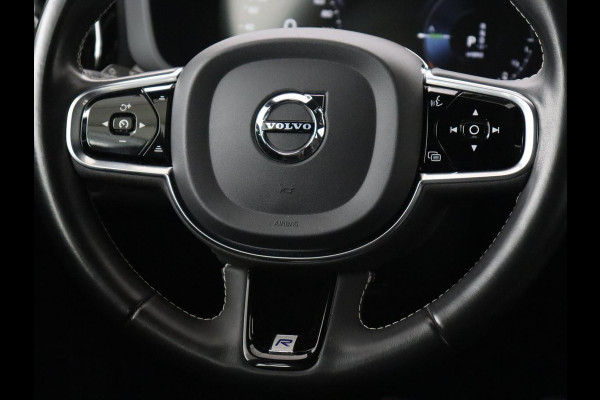 Volvo XC60 2.0 Recharge T8 AWD R-Design | Panoramadak | Trekhaak | Adaptive cruise | Stoelverwarming | Carplay | Harman/Kardon | Navigatie | Memory | Sportstoelen | Achterbankverwarming | PHEV | Plug In