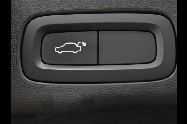 Volvo XC60 2.0 Recharge T8 AWD R-Design | Panoramadak | Trekhaak | Adaptive cruise | Stoelverwarming | Carplay | Harman/Kardon | Navigatie | Memory | Sportstoelen | Achterbankverwarming | PHEV | Plug In
