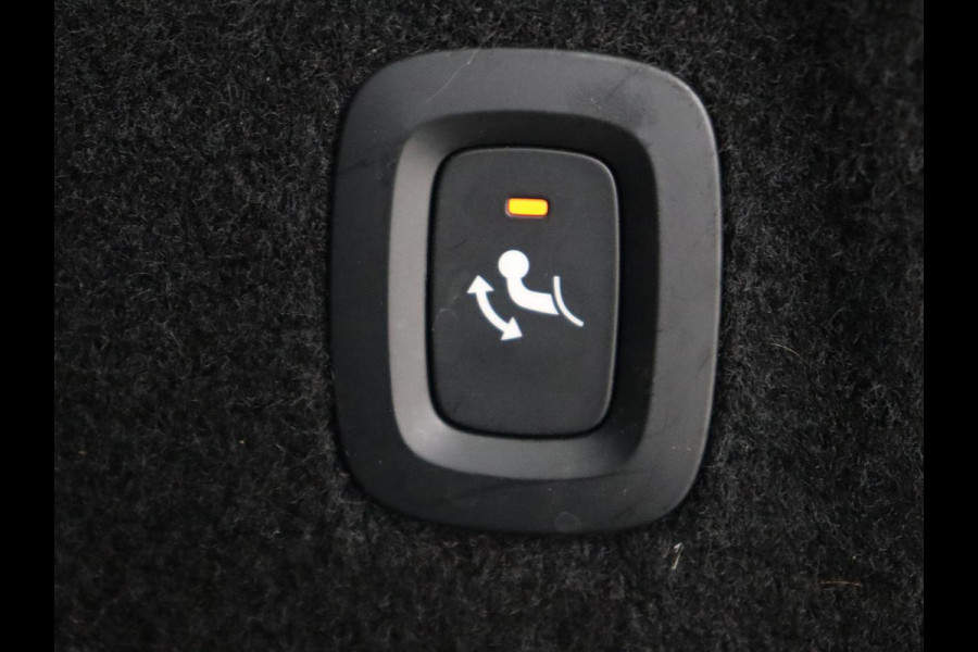 Volvo XC60 2.0 Recharge T8 AWD R-Design | Panoramadak | Trekhaak | Adaptive cruise | Stoelverwarming | Carplay | Harman/Kardon | Navigatie | Memory | Sportstoelen | Achterbankverwarming | PHEV | Plug In