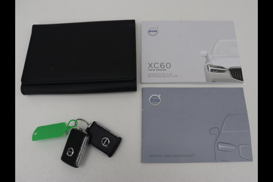 Volvo XC60 2.0 Recharge T8 AWD R-Design | Panoramadak | Trekhaak | Adaptive cruise | Stoelverwarming | Carplay | Harman/Kardon | Navigatie | Memory | Sportstoelen | Achterbankverwarming | PHEV | Plug In
