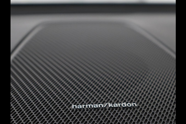 Volvo XC60 2.0 Recharge T8 AWD R-Design | Panoramadak | Trekhaak | Adaptive cruise | Stoelverwarming | Carplay | Harman/Kardon | Navigatie | Memory | Sportstoelen | Achterbankverwarming | PHEV | Plug In