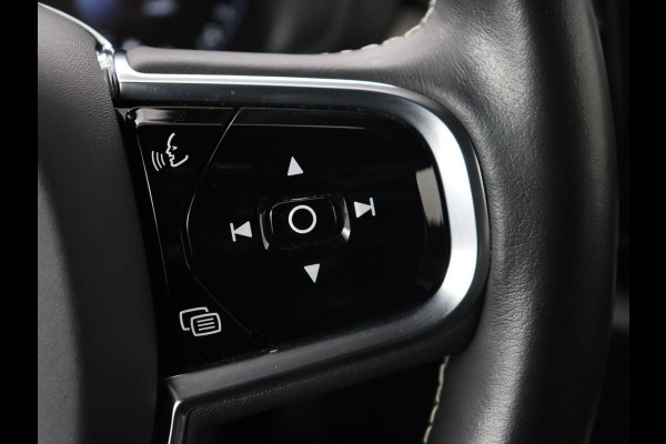 Volvo XC60 2.0 Recharge T8 AWD R-Design | Panoramadak | Trekhaak | Adaptive cruise | Stoelverwarming | Carplay | Harman/Kardon | Navigatie | Memory | Sportstoelen | Achterbankverwarming | PHEV | Plug In