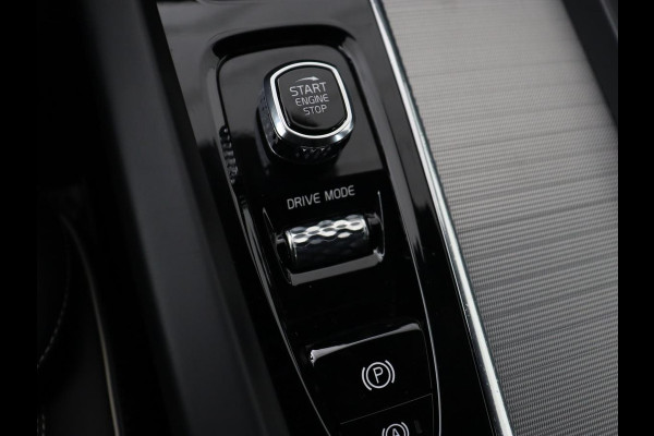 Volvo XC60 2.0 Recharge T8 AWD R-Design | Panoramadak | Trekhaak | Adaptive cruise | Stoelverwarming | Carplay | Harman/Kardon | Navigatie | Memory | Sportstoelen | Achterbankverwarming | PHEV | Plug In