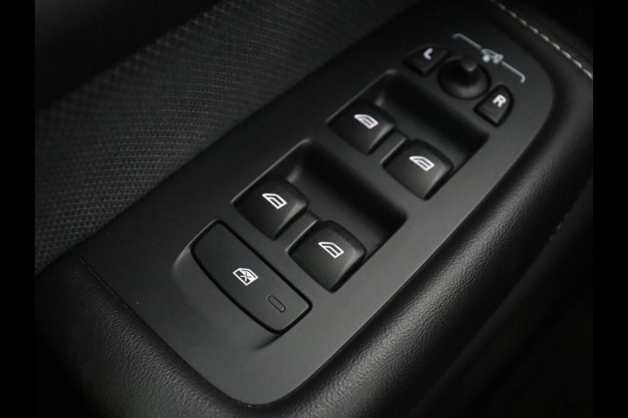 Volvo XC60 2.0 Recharge T8 AWD R-Design | Panoramadak | Trekhaak | Adaptive cruise | Stoelverwarming | Carplay | Harman/Kardon | Navigatie | Memory | Sportstoelen | Achterbankverwarming | PHEV | Plug In