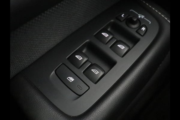 Volvo XC60 2.0 Recharge T8 AWD R-Design | Panoramadak | Trekhaak | Adaptive cruise | Stoelverwarming | Carplay | Harman/Kardon | Navigatie | Memory | Sportstoelen | Achterbankverwarming | PHEV | Plug In