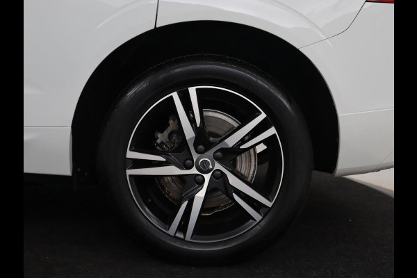 Volvo XC60 2.0 Recharge T8 AWD R-Design | Panoramadak | Trekhaak | Adaptive cruise | Stoelverwarming | Carplay | Harman/Kardon | Navigatie | Memory | Sportstoelen | Achterbankverwarming | PHEV | Plug In