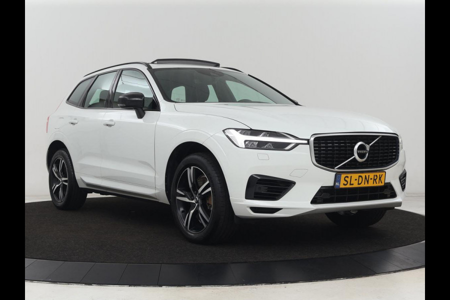 Volvo XC60 2.0 Recharge T8 AWD R-Design | Panoramadak | Trekhaak | Adaptive cruise | Stoelverwarming | Carplay | Harman/Kardon | Navigatie | Memory | Sportstoelen | Achterbankverwarming | PHEV | Plug In