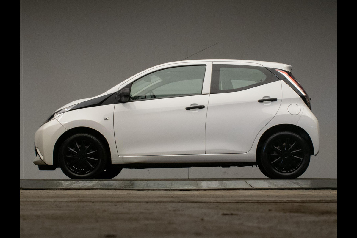 Toyota Aygo 1.0 VVT-i x-fun Sport (AIRCO,BLUETOOTH,CRUISE,LED,SPORTSTOELEN,NIEUWE APK,NETTE STAAT) Toyota Aygo 1.0 VVT-i x-fun Sport (AIRCO,BLUETOOTH,CRUISE,LED,SPORTSTOELEN,NIEUWE APK,NETTE STAAT)