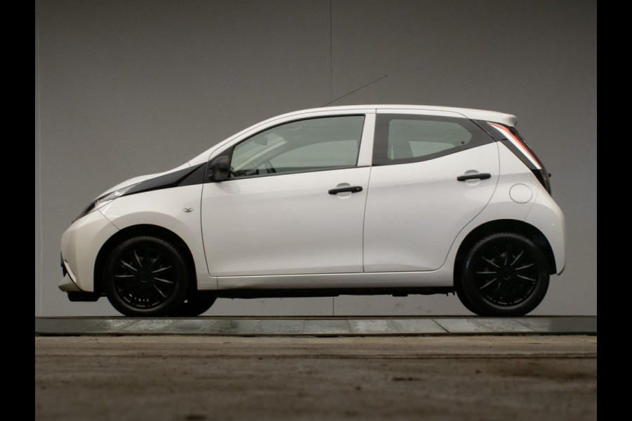 Toyota Aygo 1.0 VVT-i x-fun Sport (AIRCO,BLUETOOTH,CRUISE,LED,SPORTSTOELEN,NIEUWE APK,NETTE STAAT)