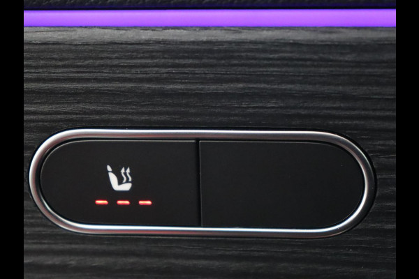 Mercedes-Benz A-Klasse 250e AMG | Panoramadak | 360 Camera | Burmester | Stoelverwarming | Adaptive cruise | Carplay | Sfeerverlichting | 19'' | Navigatie | Widescreen | Leder/Alcantara | PHEV | Plug In