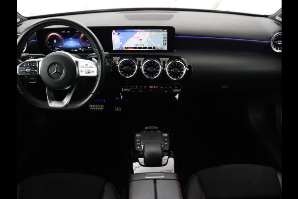 Mercedes-Benz A-Klasse 250e AMG | Panoramadak | 360 Camera | Burmester | Stoelverwarming | Adaptive cruise | Carplay | Sfeerverlichting | 19'' | Navigatie | Widescreen | Leder/Alcantara | PHEV | Plug In